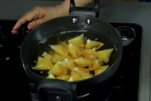 ड्राई मिनी समोसा कैसे बनाते है? How to make Dry Mini Samosa with Photo?
