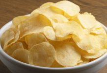 सूखे आलू के क्रिस्पी चिप्स बनाने की विधि!! How to make Crispy Aloo Chips In Hindi? Step-By-Step Photo हिंदी रेसिपी (सबसे आसान तरीके) Recipes In Hindi(Step by Step Guide to Cook Indian Food in Hindi) Step 3