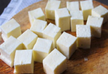 पनीर कैसे बनाते है? How to make Paneer at Home in Hindi? Step-By-Step Photo हिंदी रेसिपी (सबसे आसान तरीके) Recipes In Hindi(Step by Step Guide to Cook Indian Food in Hindi) Step 5